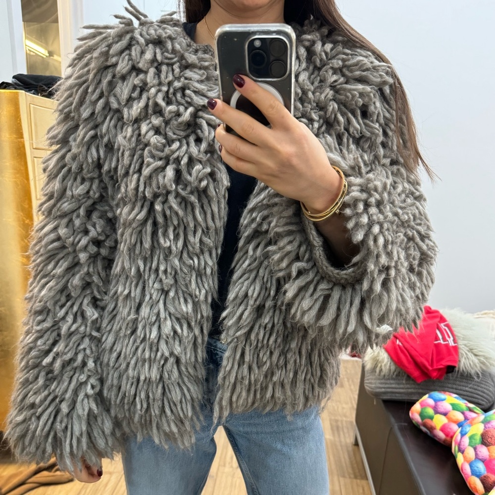 Michael Kors collection beige knit shaggy cardigsn / jacket
Mint condition